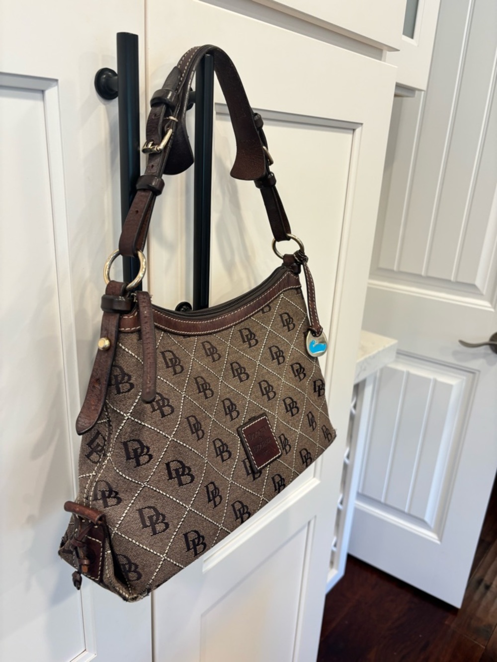 Dooney & Bourke Signature East West Slouch Hobo Shoulder Bag Y2K - Picture 3 of 13